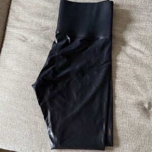 Carbon38 Sleek Black shiny Leggings